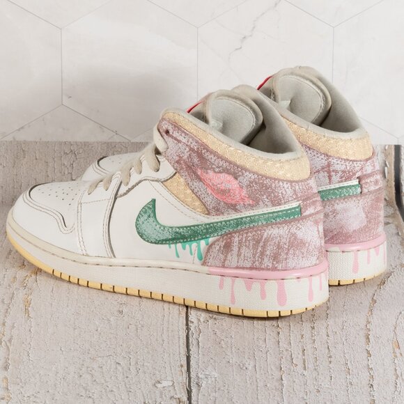 Air Jordan 1 Mid SE (GS) White/Green Glow-Arctic Punch DD1666-100 Size 5Y - Picture 4 of 11